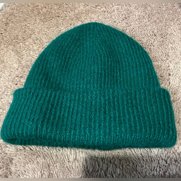 Zara Accessories - 🍏Zara🍏Emerald green Knit Beanie. Size M